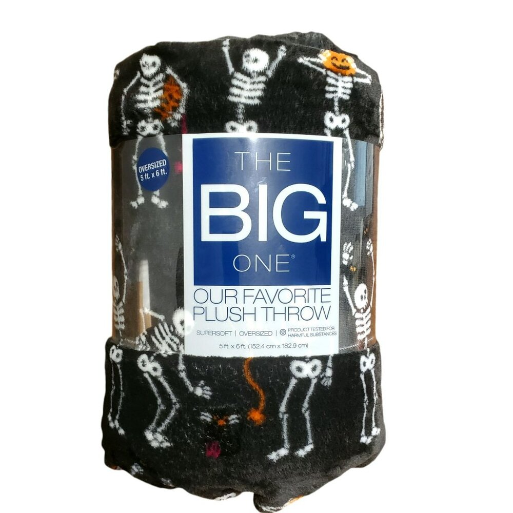 New Halloween Plush Throw Blanket Skeletons Cats Pumpkins Bats Black 5' x 6'